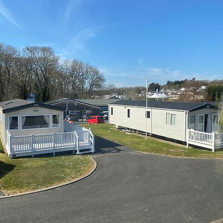 Whitecliff Bay Holiday Park - Most Popular Location Near Pools, Clubs And Beach Bembridge Buitenkant foto