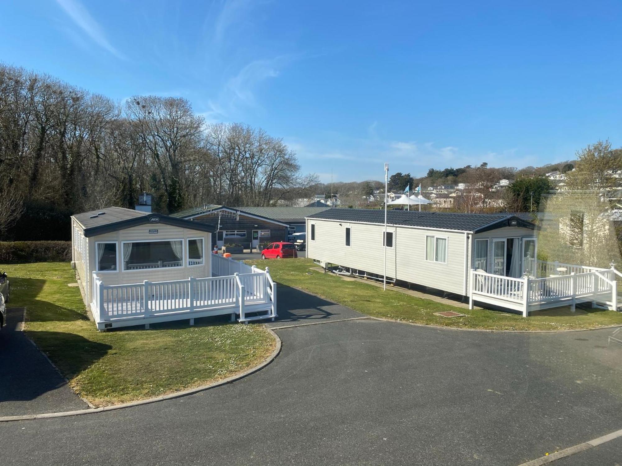 Whitecliff Bay Holiday Park - Most Popular Location Near Pools, Clubs And Beach Bembridge Buitenkant foto