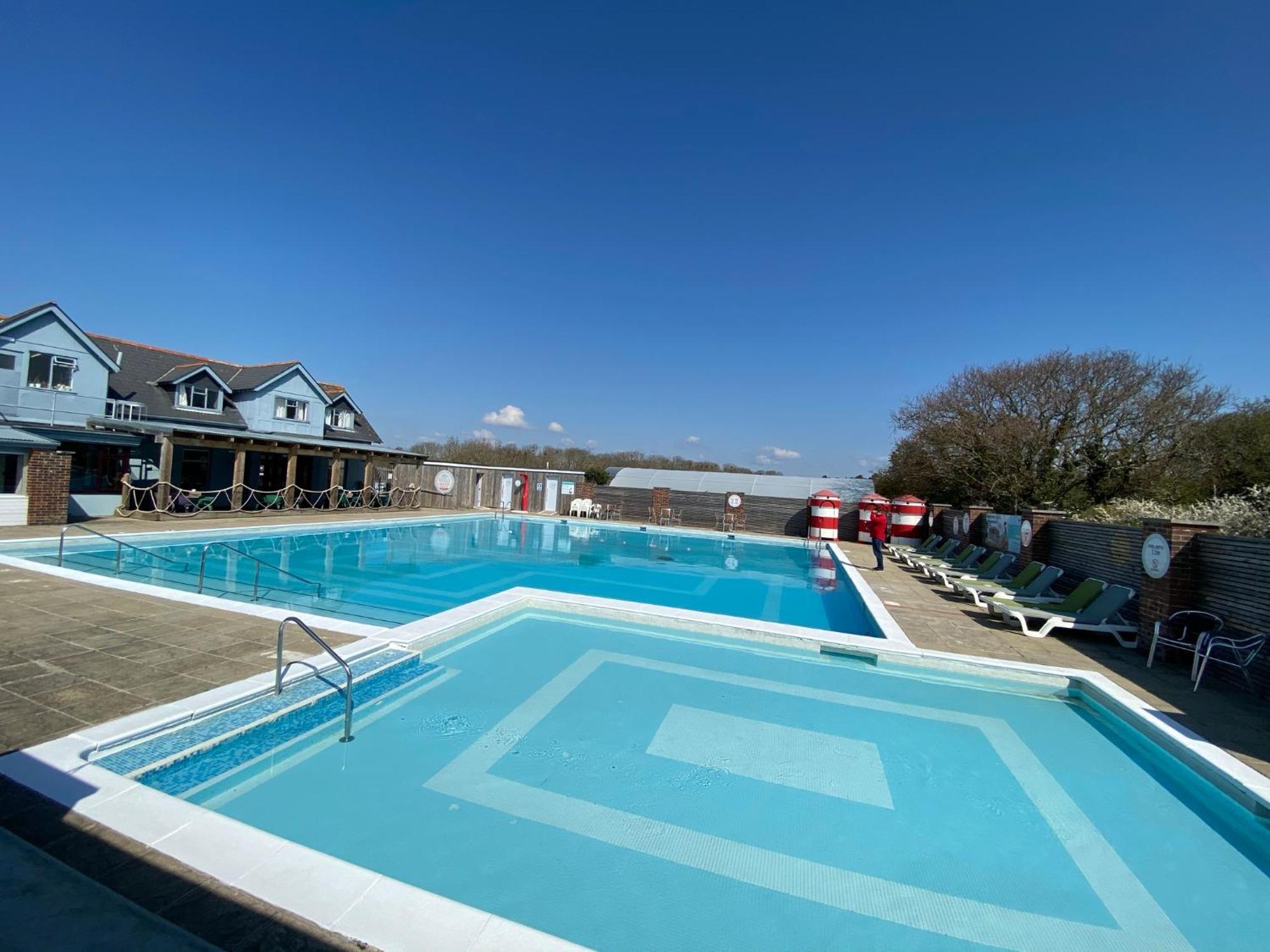 Whitecliff Bay Holiday Park - Most Popular Location Near Pools, Clubs And Beach Bembridge Buitenkant foto