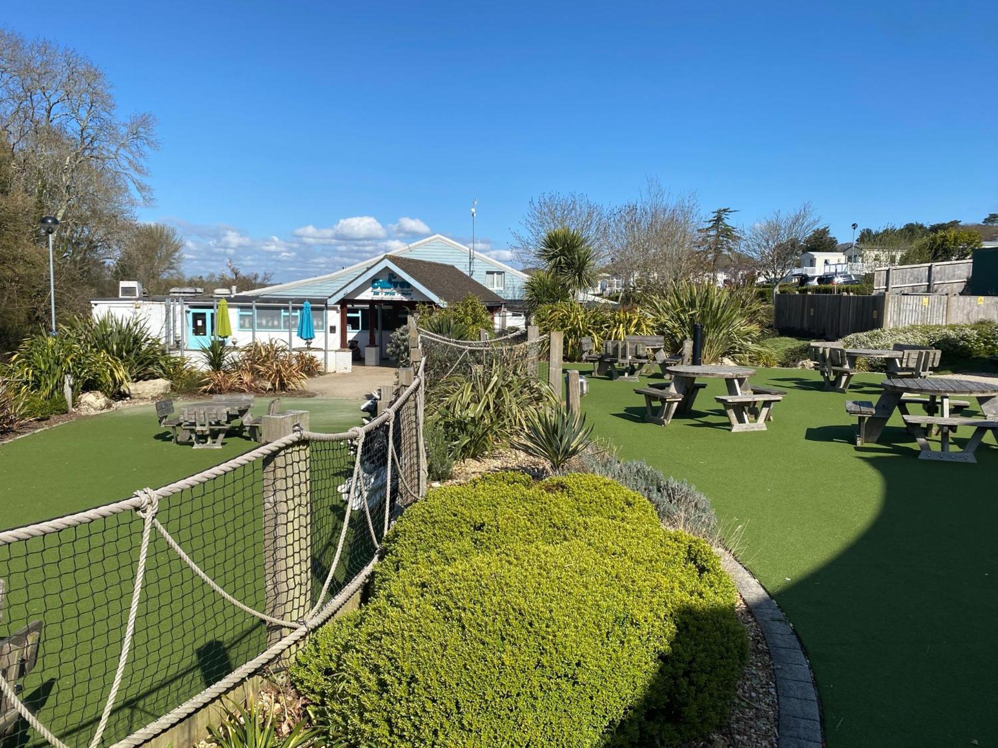 Whitecliff Bay Holiday Park - Most Popular Location Near Pools, Clubs And Beach Bembridge Buitenkant foto