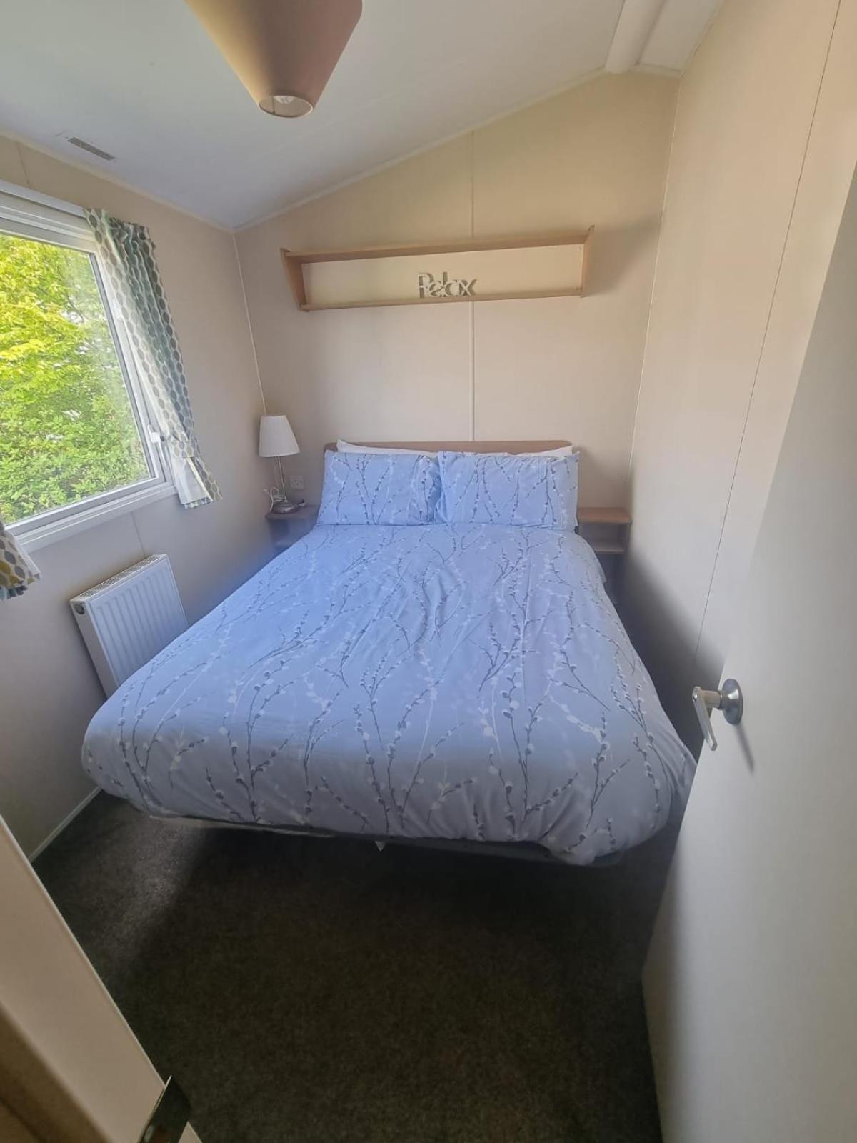 Whitecliff Bay Holiday Park - Most Popular Location Near Pools, Clubs And Beach Bembridge Buitenkant foto