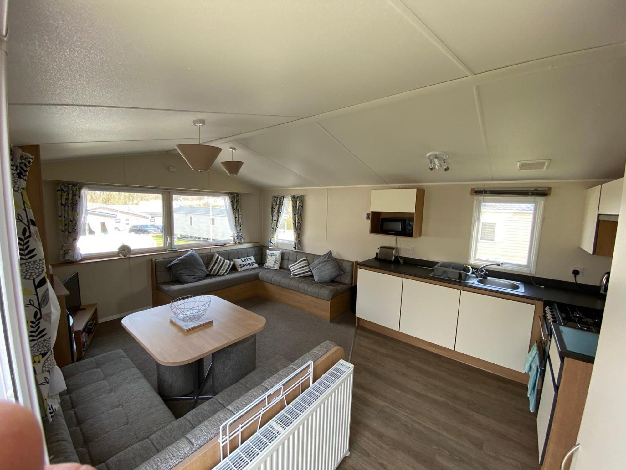 Whitecliff Bay Holiday Park - Most Popular Location Near Pools, Clubs And Beach Bembridge Buitenkant foto