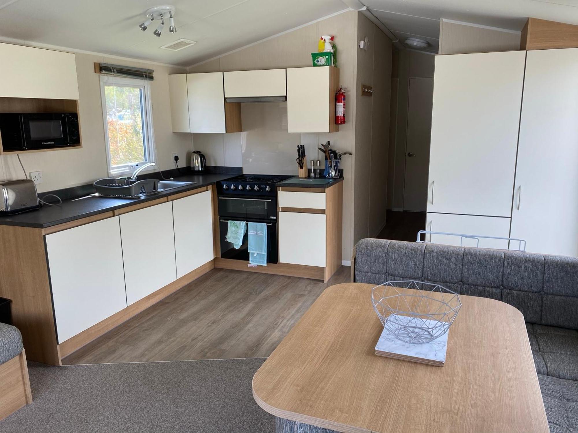 Whitecliff Bay Holiday Park - Most Popular Location Near Pools, Clubs And Beach Bembridge Buitenkant foto
