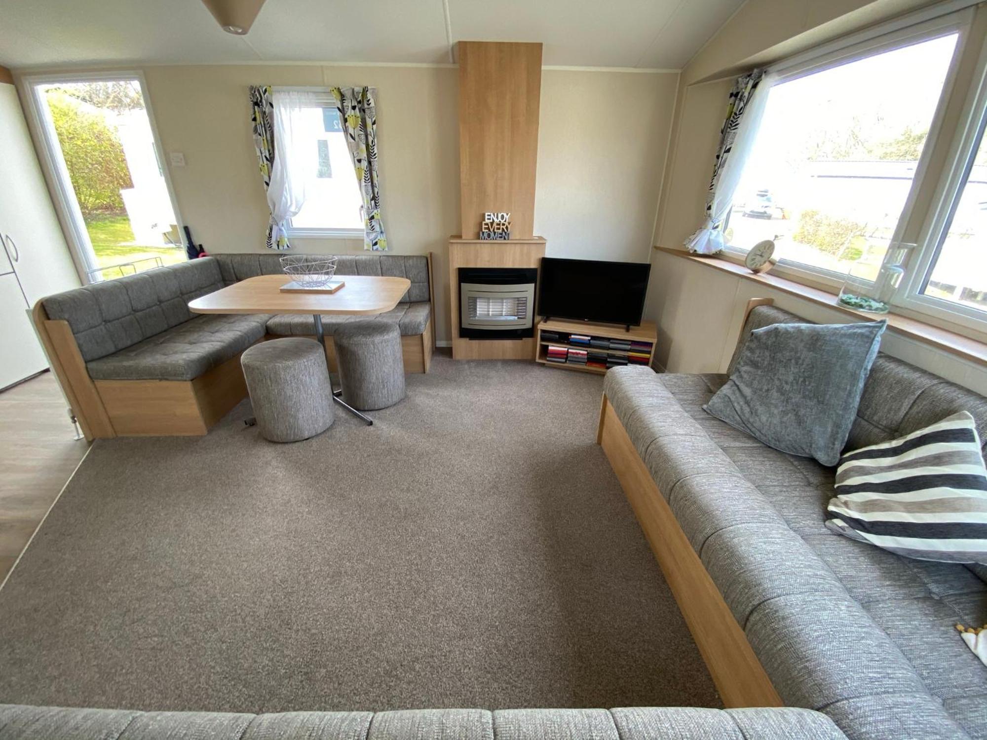 Whitecliff Bay Holiday Park - Most Popular Location Near Pools, Clubs And Beach Bembridge Buitenkant foto